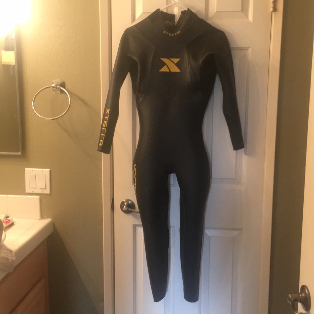 Xterra vortex black wet suit.